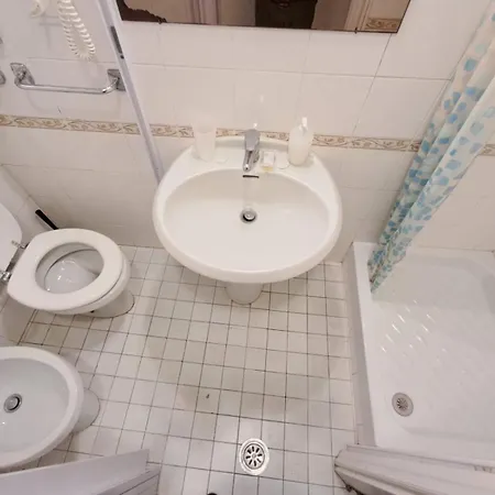 Nahid Affittacamere 3*